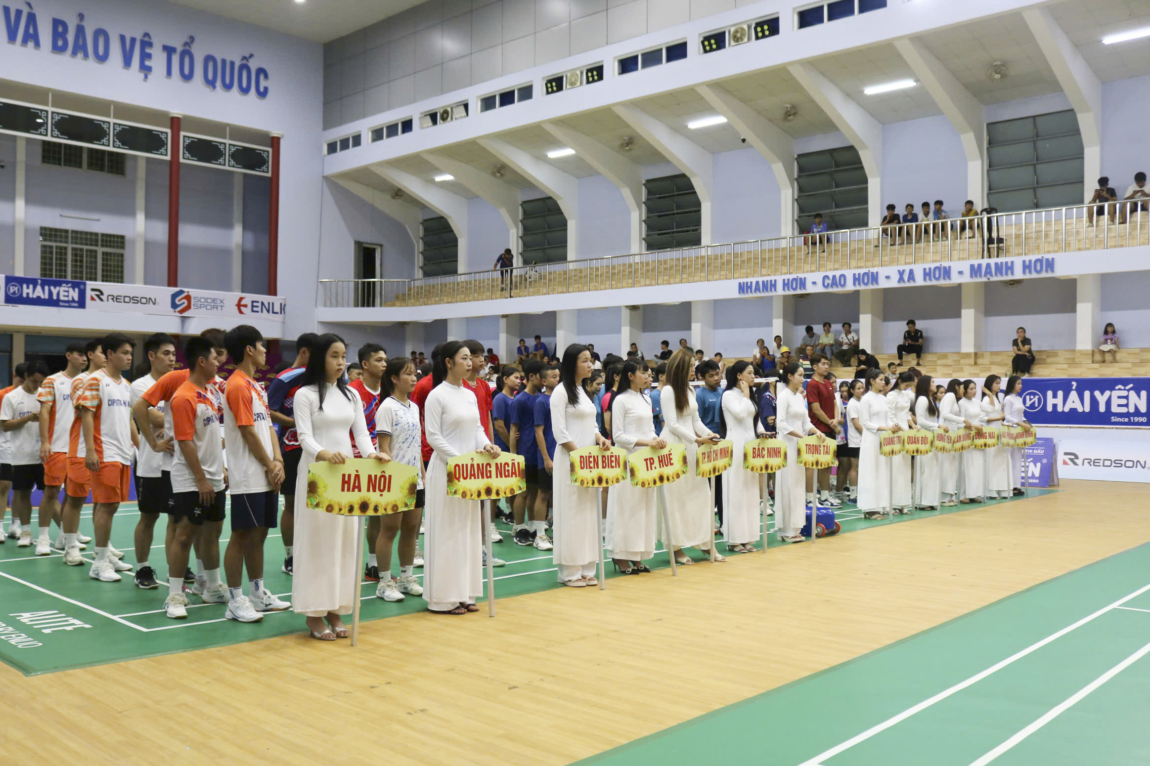 khai-mac-giai-cau-long-cac-cay-vot-xuat-sac-quoc-gia-2025-tranh-cup-redson-4