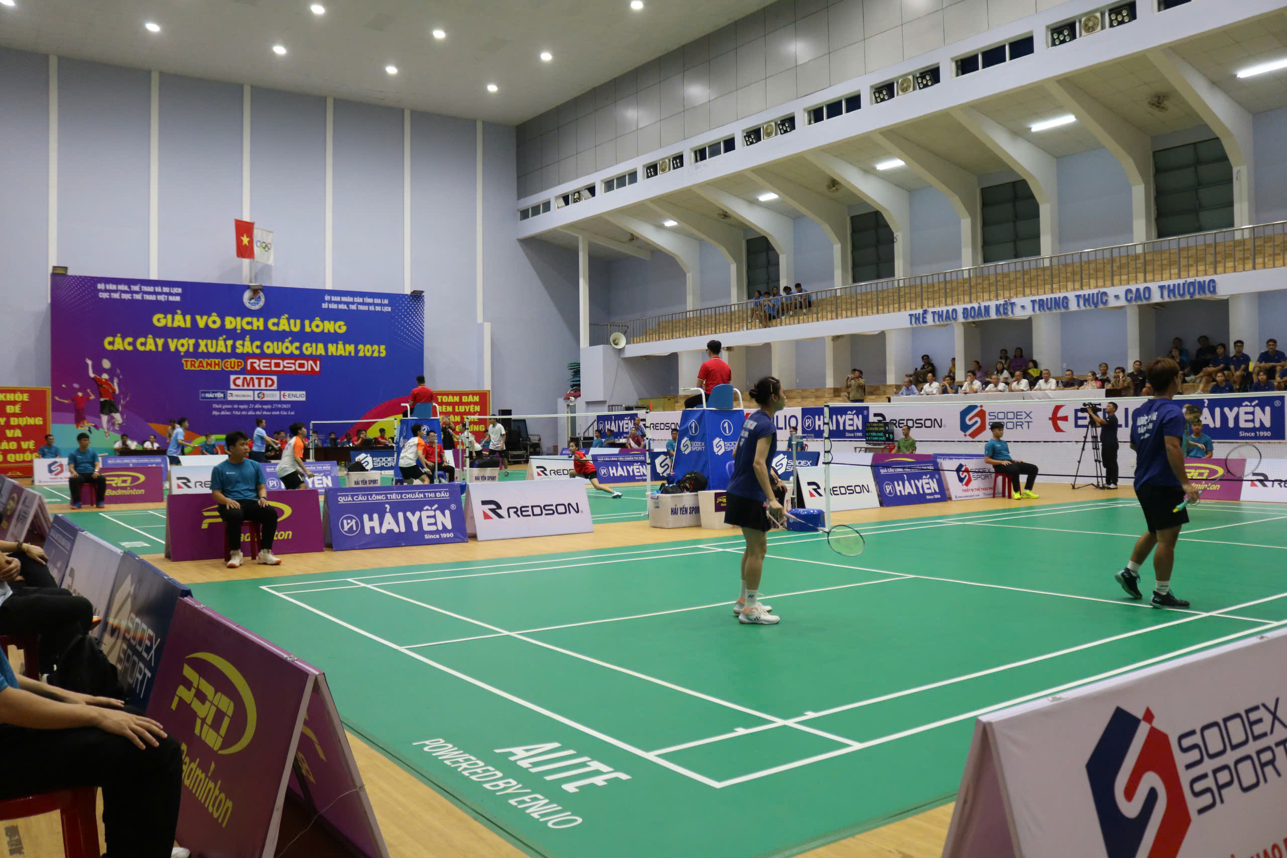 khai-mac-giai-cau-long-cac-cay-vot-xuat-sac-quoc-gia-2025-tranh-cup-redson-7