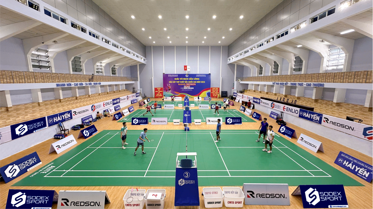 khai-mac-giai-cau-long-cac-cay-vot-xuat-sac-quoc-gia-2d2-tranh-cup-redson-1