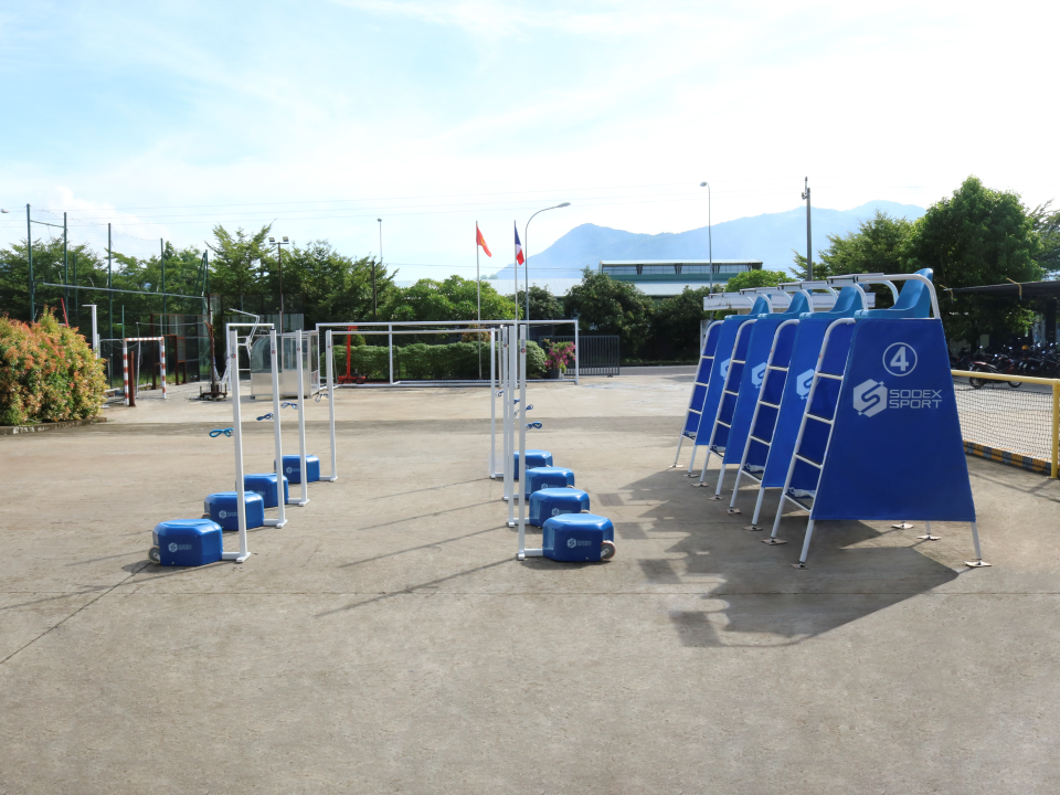 tru-cau-long-sodex-sport-duoc-bwf-chung-nhan-tai-giai-cau-long-cac-cay-vot-xuat-sac-quoc-gia-2025-tranh-cup-redson-1